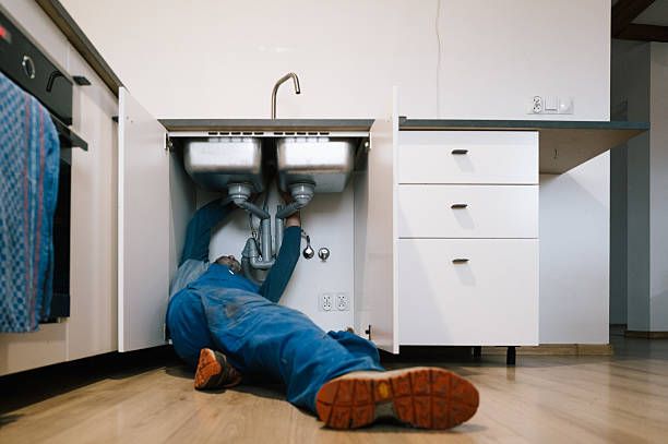 Professional Emergency Plumber technician working in Mossy Head, FL